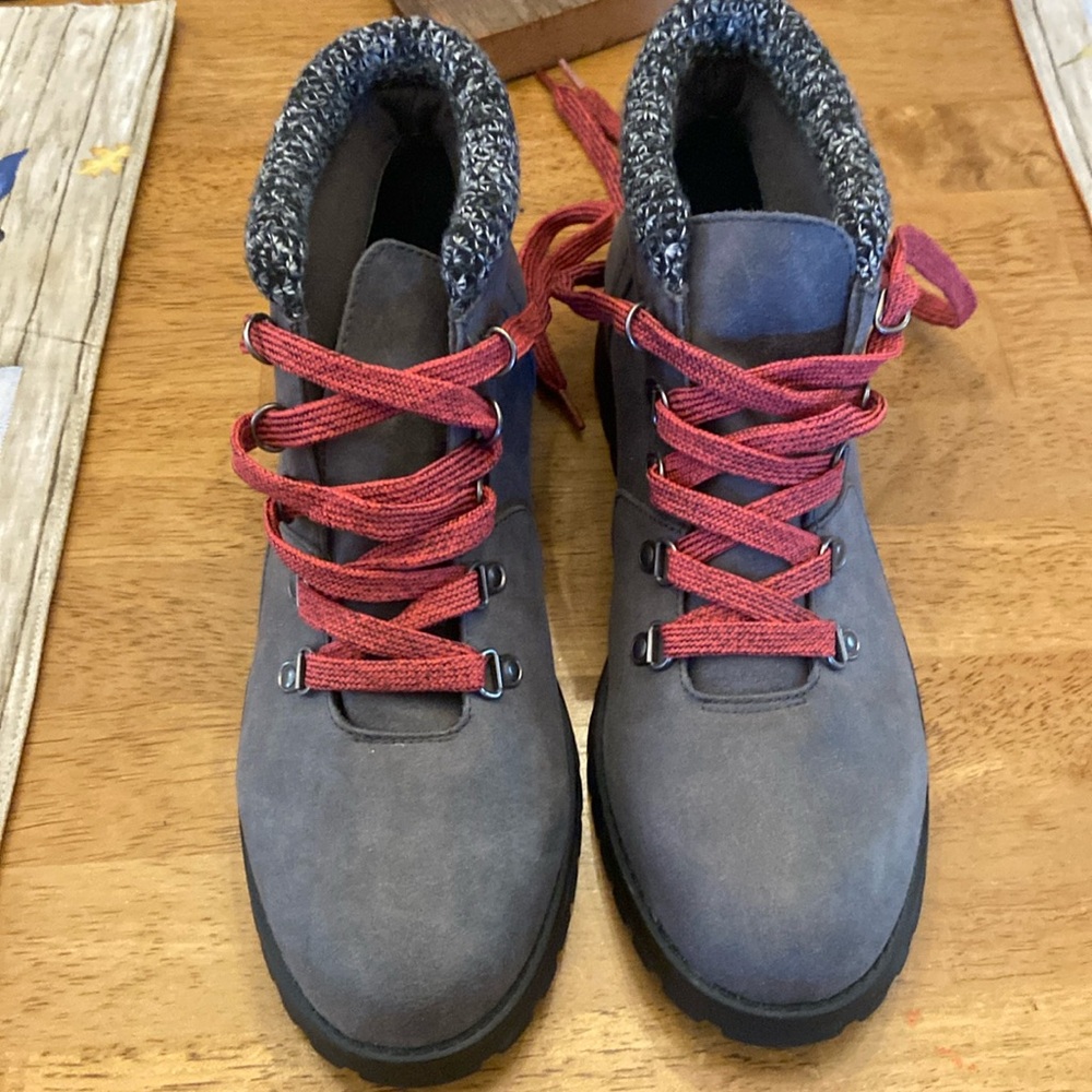 Nwot womens White Mountain Hiking Boots
